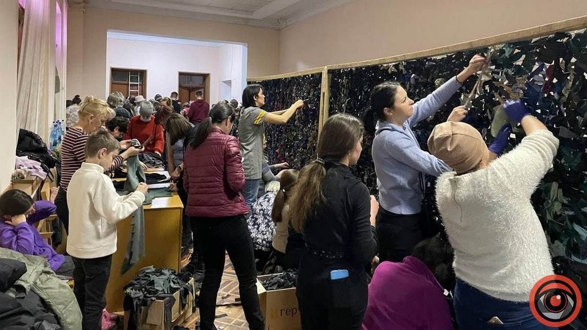 Для плетіння маскувальних сіток в Коломиї бракує рук