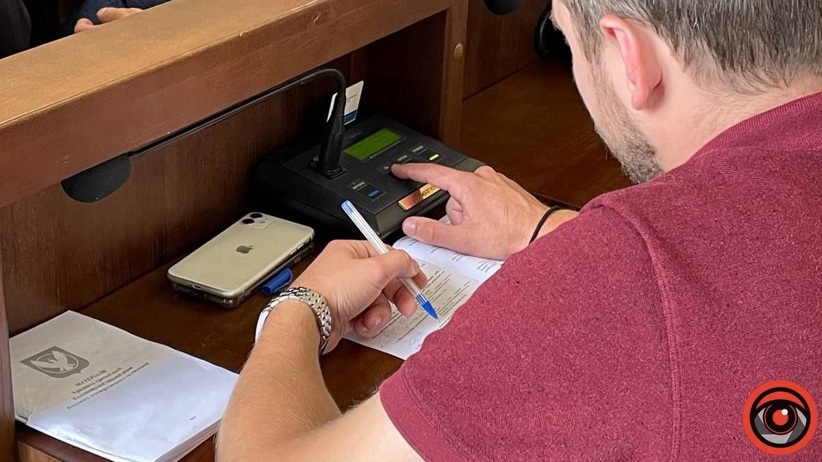 Басейн, комунальні послуги, допомога військовим та ремонт доріг: депутати внесли зміни в бюджет Коломиї