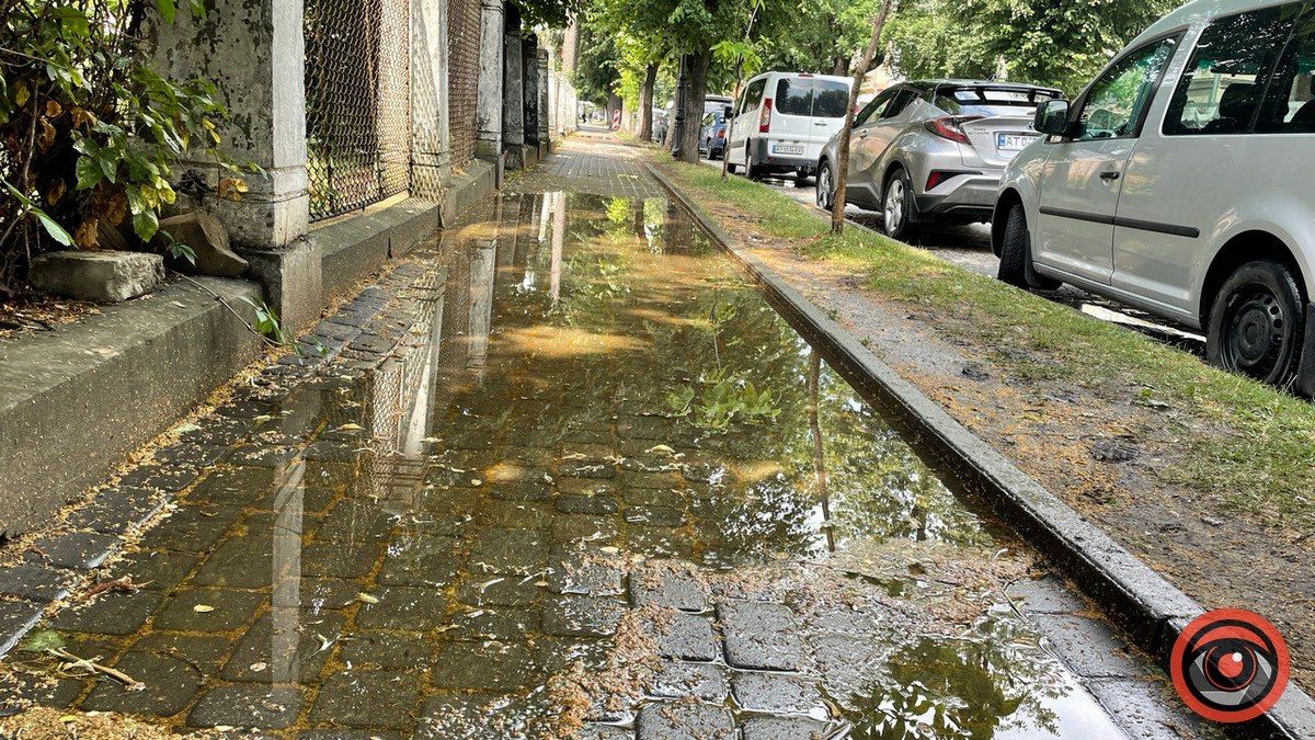 Калюжі в Коломиї: як виглядає місто після дощу. Фоторепортаж 13