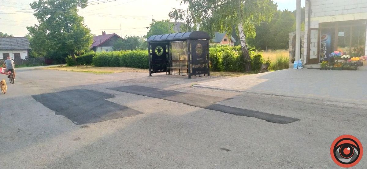 У Коломиї взялися до ямкового ремонту дороги на вул. Довбуша 8