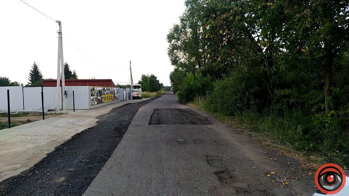 У Коломиї взялися до ямкового ремонту дороги на вул. Довбуша 4