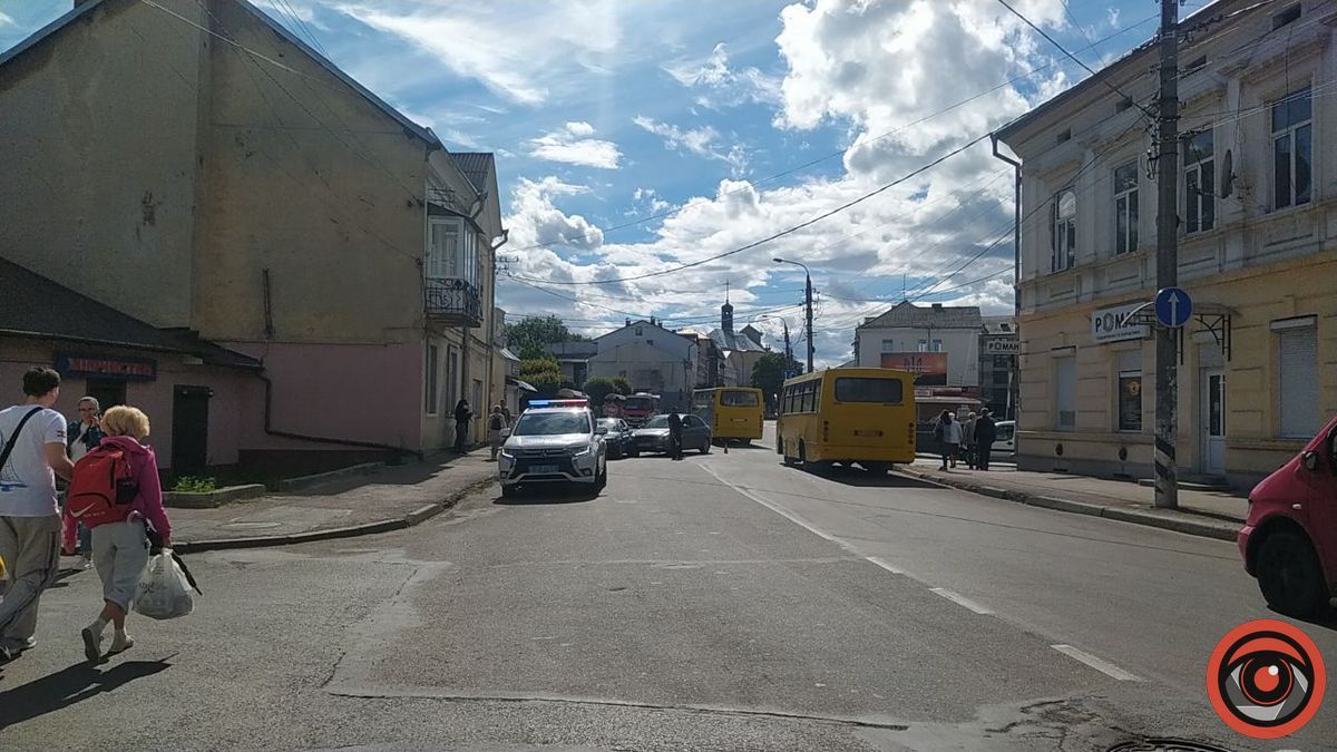 У Коломиї дві автівки не поділили дорогу 3
