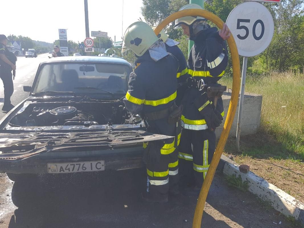 У Снятині вогнеборці рятували "Жигулі". Фото 3