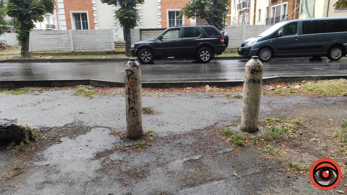 Ні проїхати, ні пройти: пішохідні доріжки в парку Коломиї і довкола нього 3