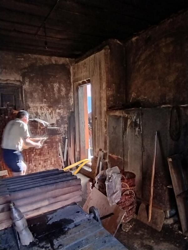 У селі під Коломиєю загорілася майстерня 3