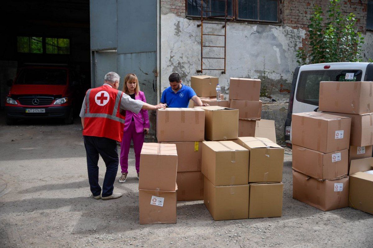 Прикарпаття отримало ще 1200 продуктових наборів та медикаментів для переселенців 1