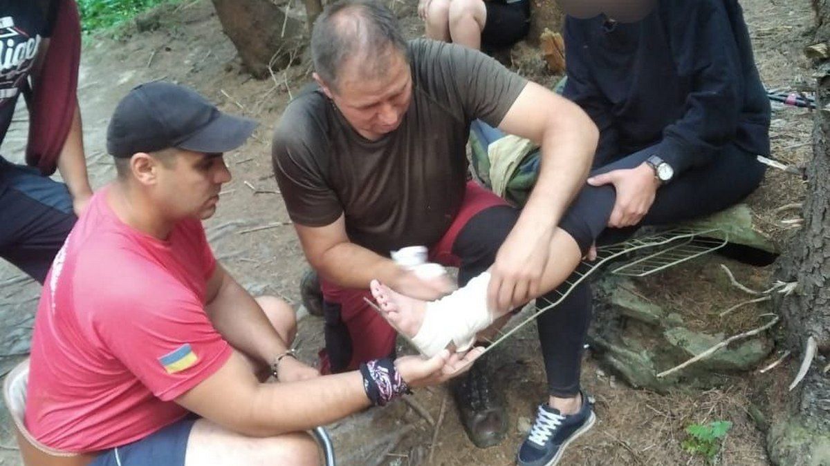 Біля озера Несамовите рятували туристку