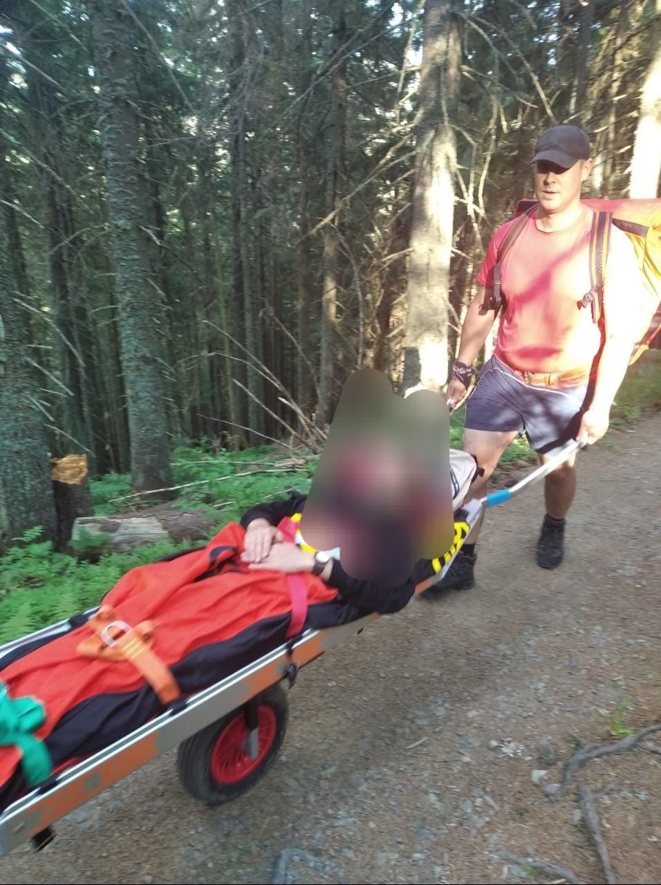 Біля озера Несамовите рятували туристку 1