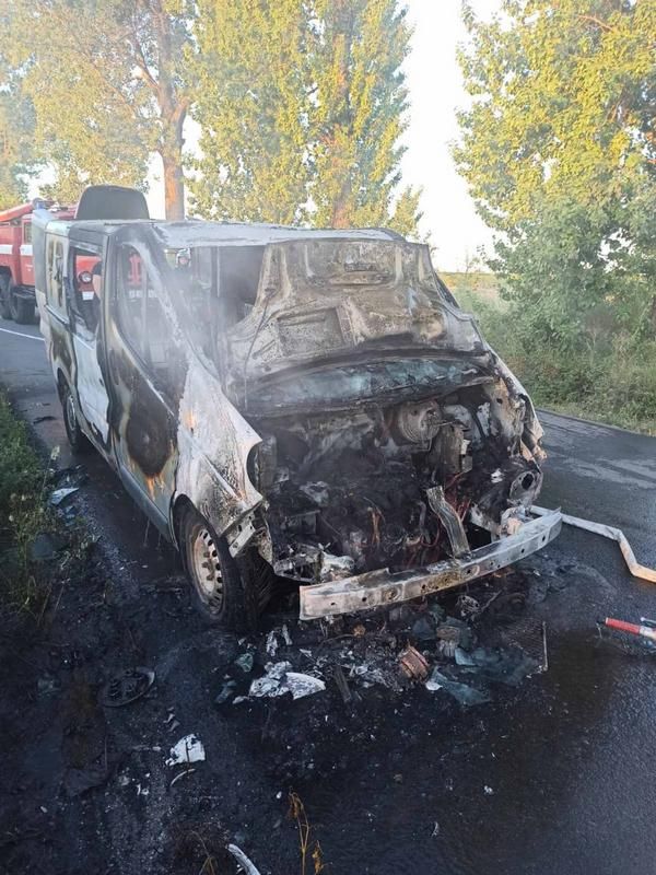 В Снятинській ТГ майже вщент вигорів мікроавтобус 1