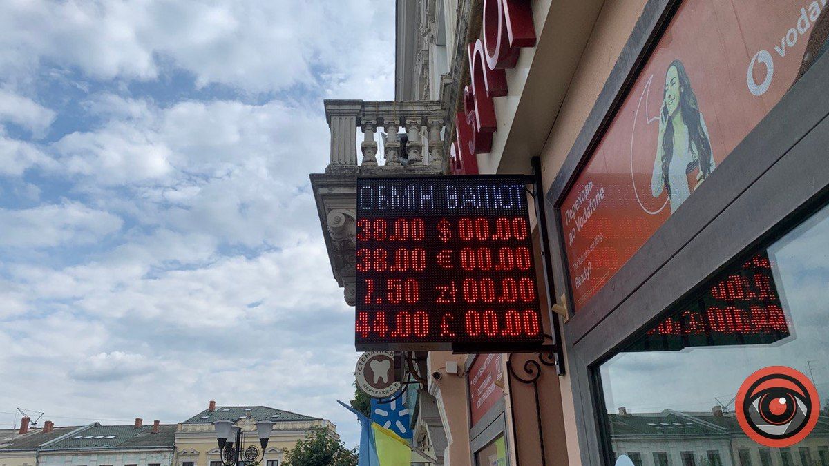 По 37 та 38 грн за долар чи євро: ситуація в обмінниках Коломиї 3