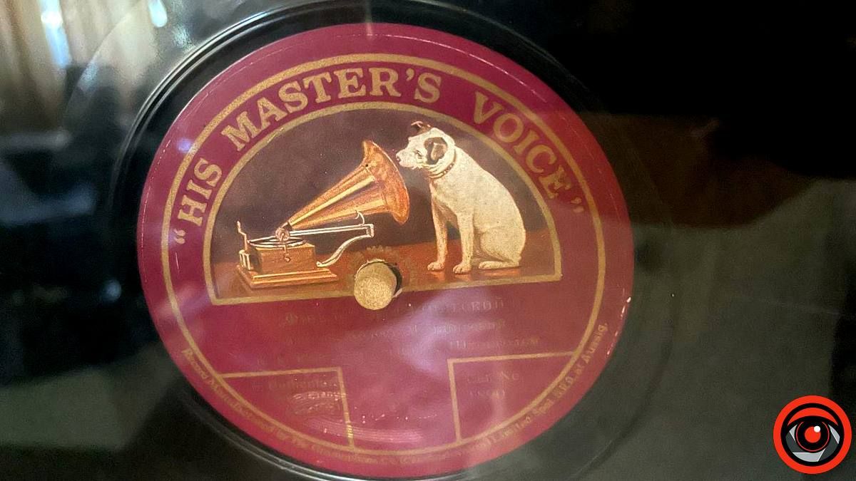 У музею історії Коломиї збирають давні платівки, радіоли та програвачі 3