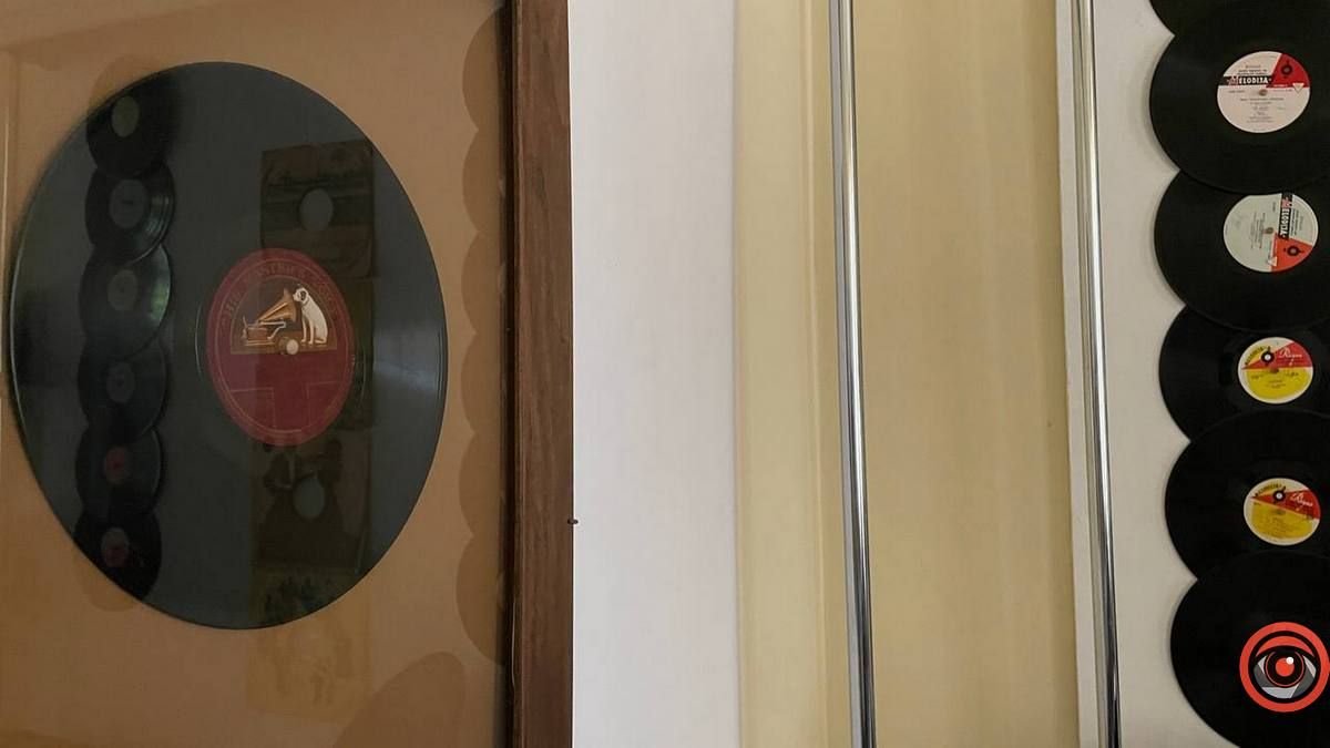 У музею історії Коломиї збирають давні платівки, радіоли та програвачі 4