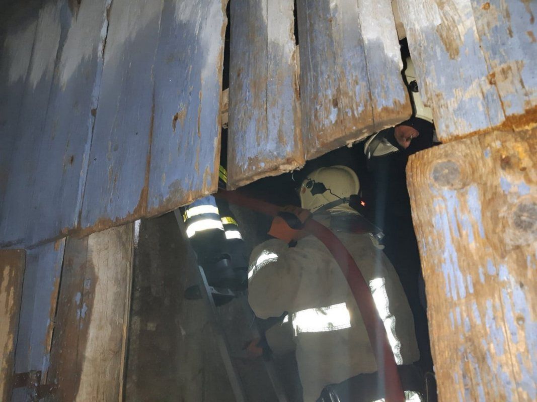 Посеред ночі на Коломийщині зайнявся будинок 2