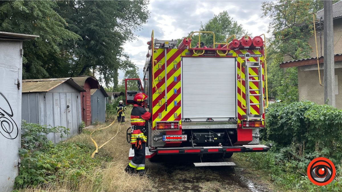 Пожежа на кладовищі: горіло сміття 3