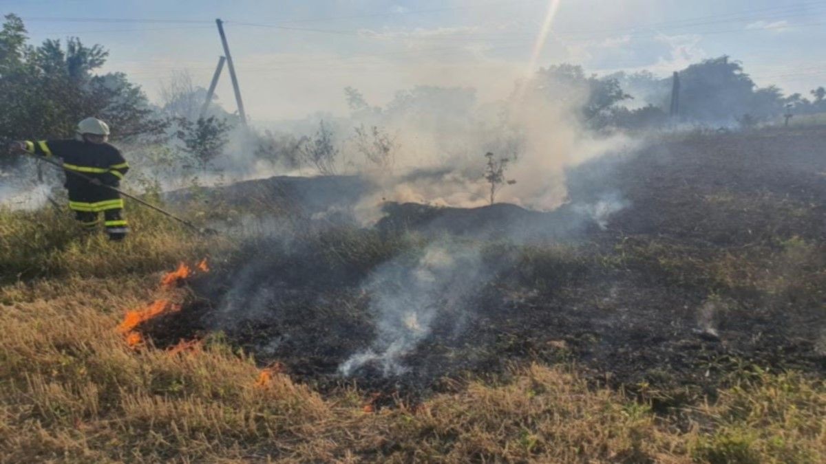 Снятинські пожежники приборкували вогонь