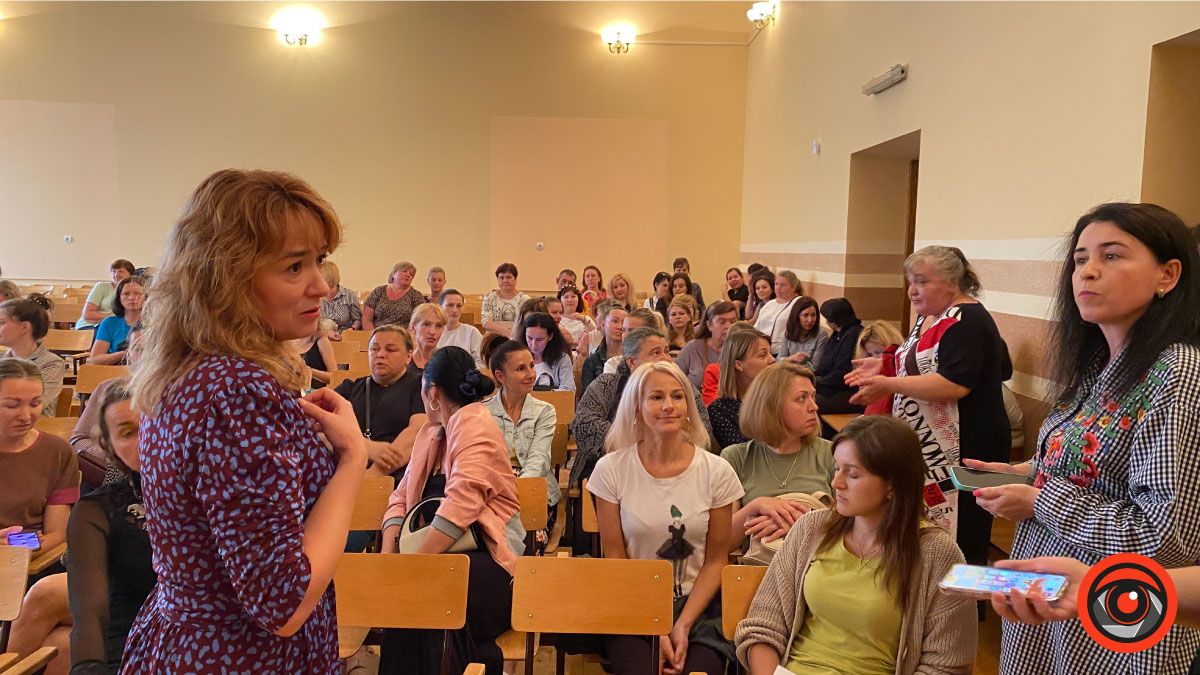 У ліцею №5 в Коломиї сварилися і оглядали сховища 2