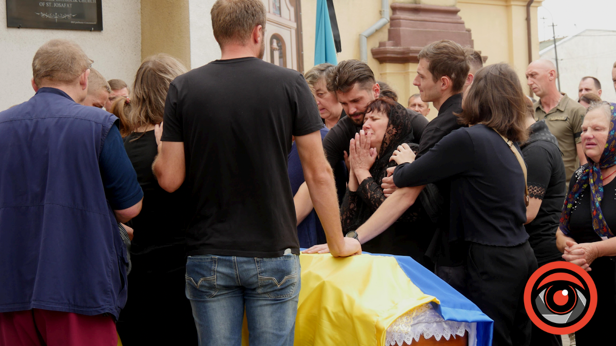 Коломия попрощалася з Героєм Сергієм Ніньовським 8