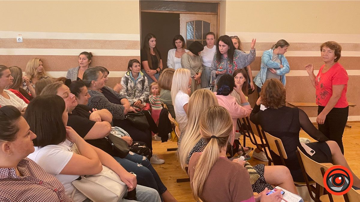 У ліцею №5 в Коломиї сварилися і оглядали сховища 3