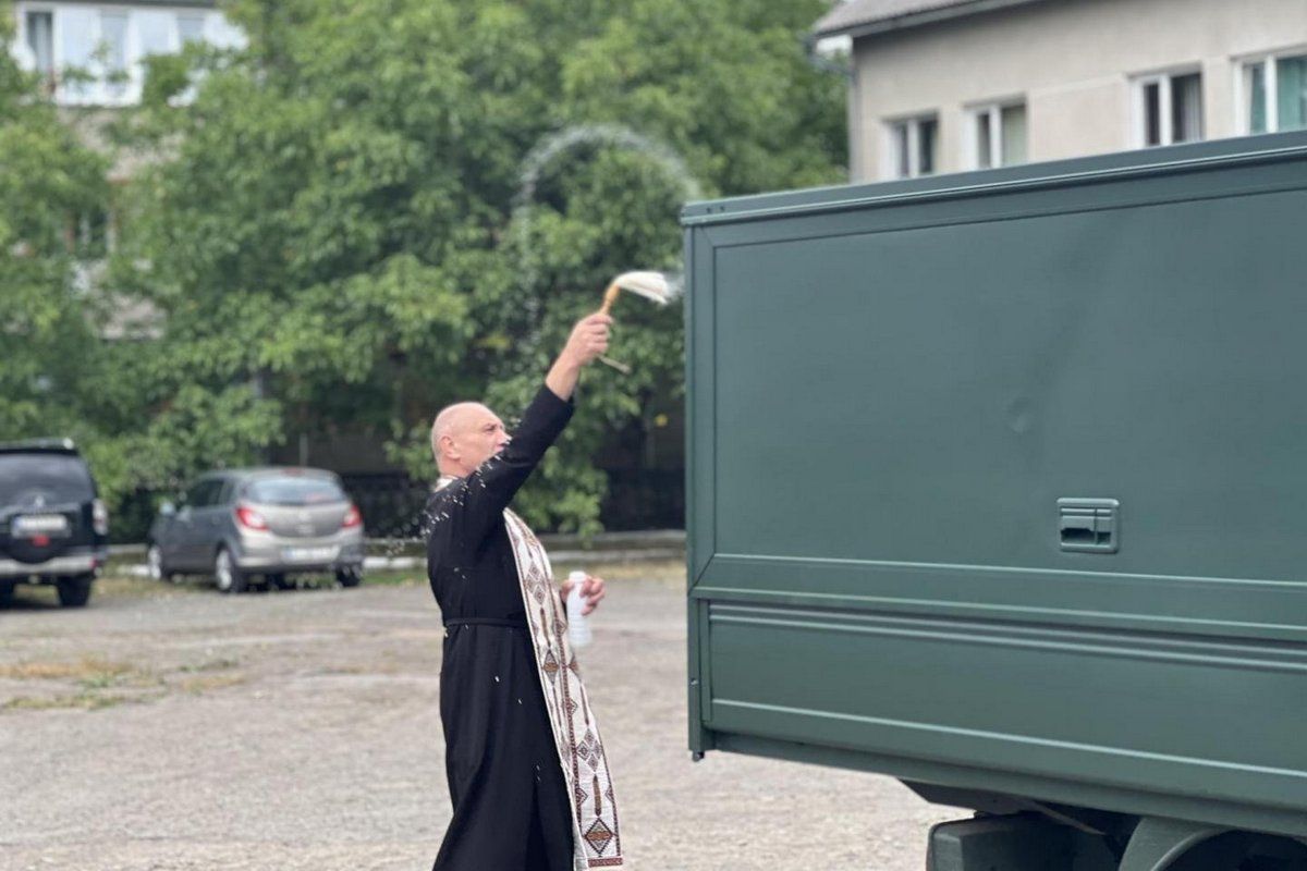 Ще один автомобіль на передову 2