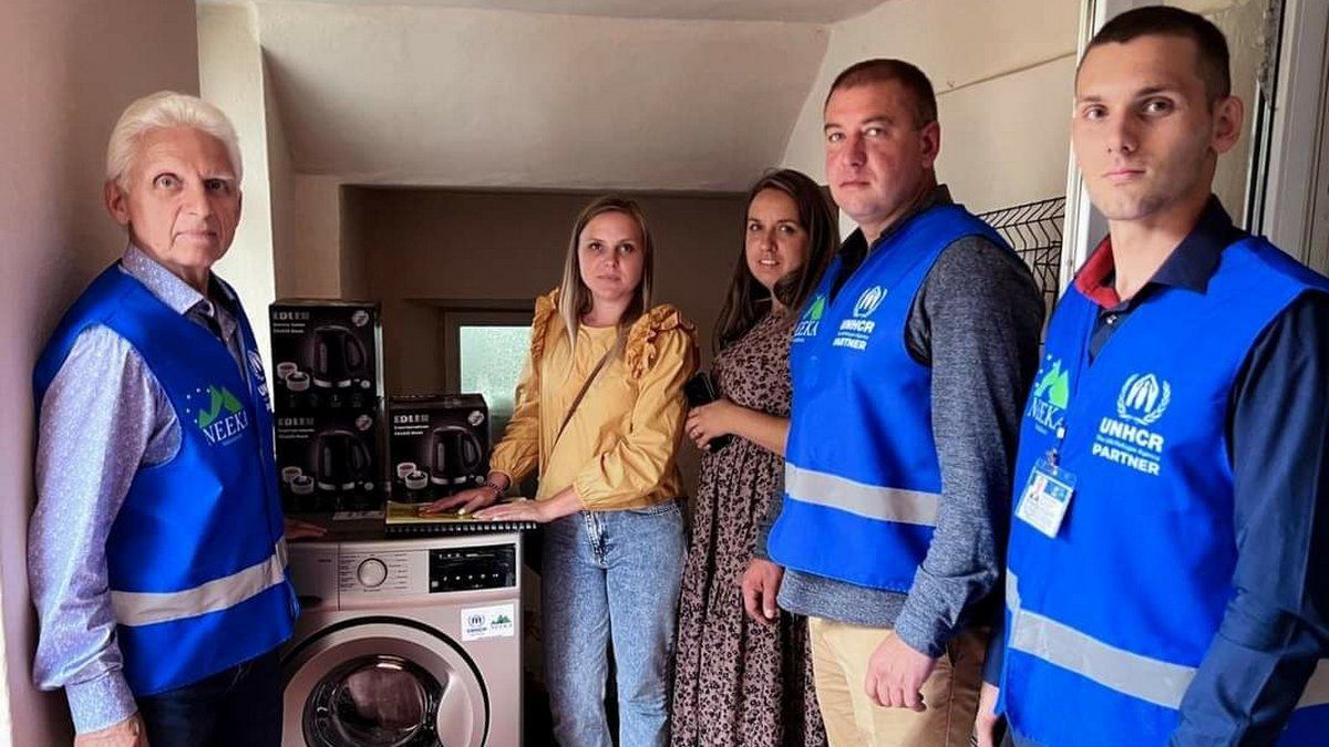 Благодійники передали побутову техніку для коломийських шелтерів