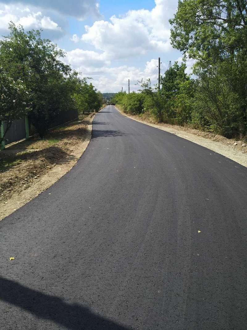 Свіжесенький асфальт постелили в Коломиї та Шепарівцях 3