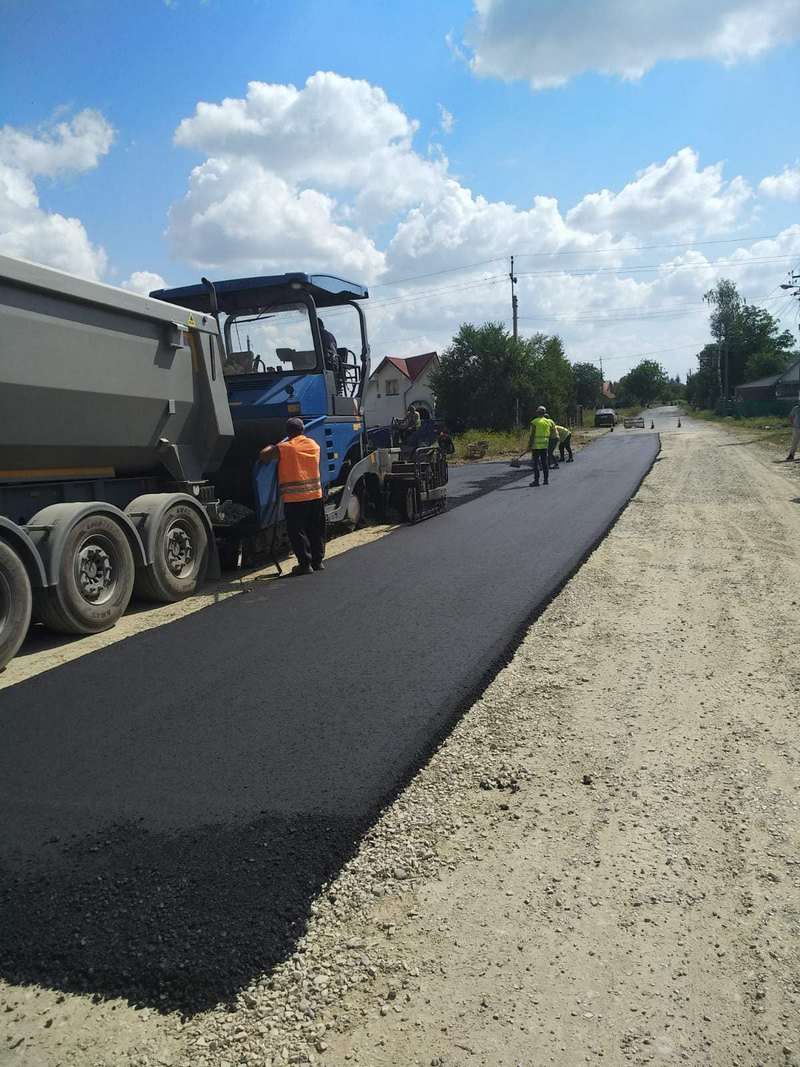 Свіжесенький асфальт постелили в Коломиї та Шепарівцях 2