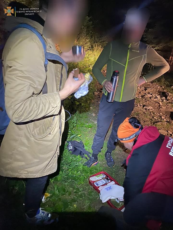 Рятувальники знайшли туриста, який заблукав у лісі 1