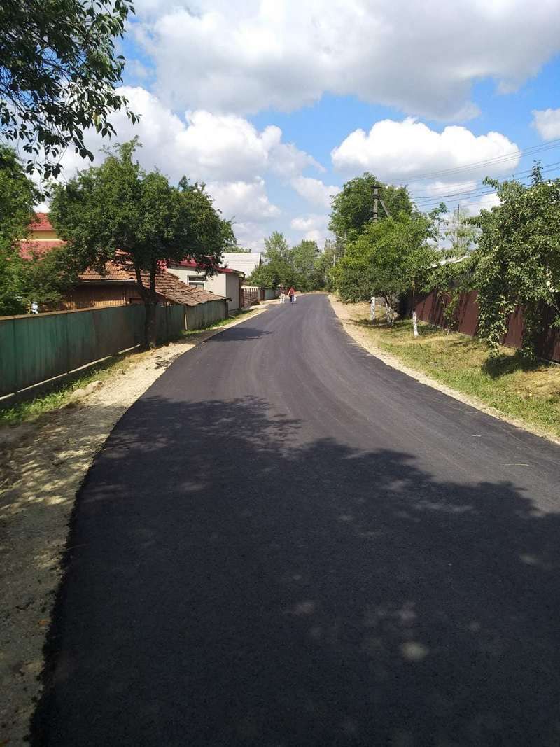 Свіжесенький асфальт постелили в Коломиї та Шепарівцях 4