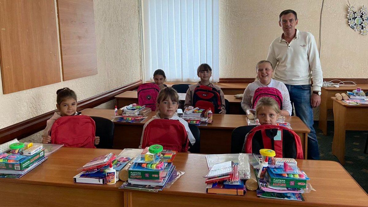 Діти Городенківщини отримали набори школяра безкоштовно 2