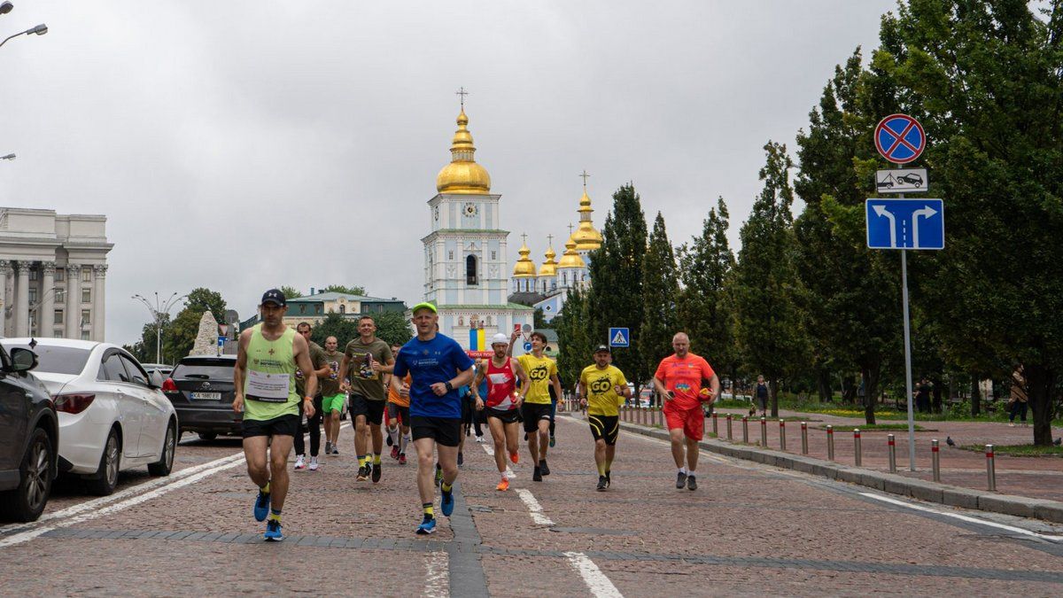 Рятувальник з Прикарпаття біжить ультрамарафон від Києва до Варшави 1
