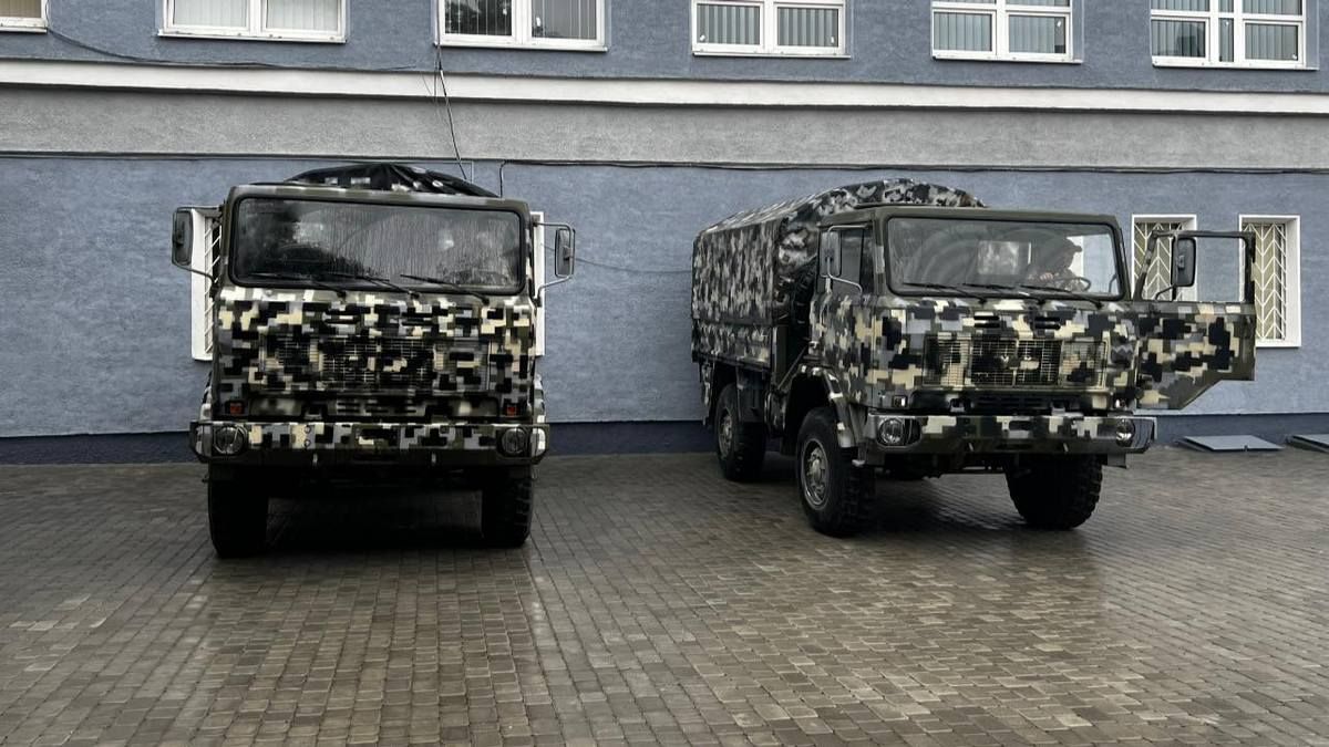 Ще дві автівки для військових придбали у Коломийській ТГ 1
