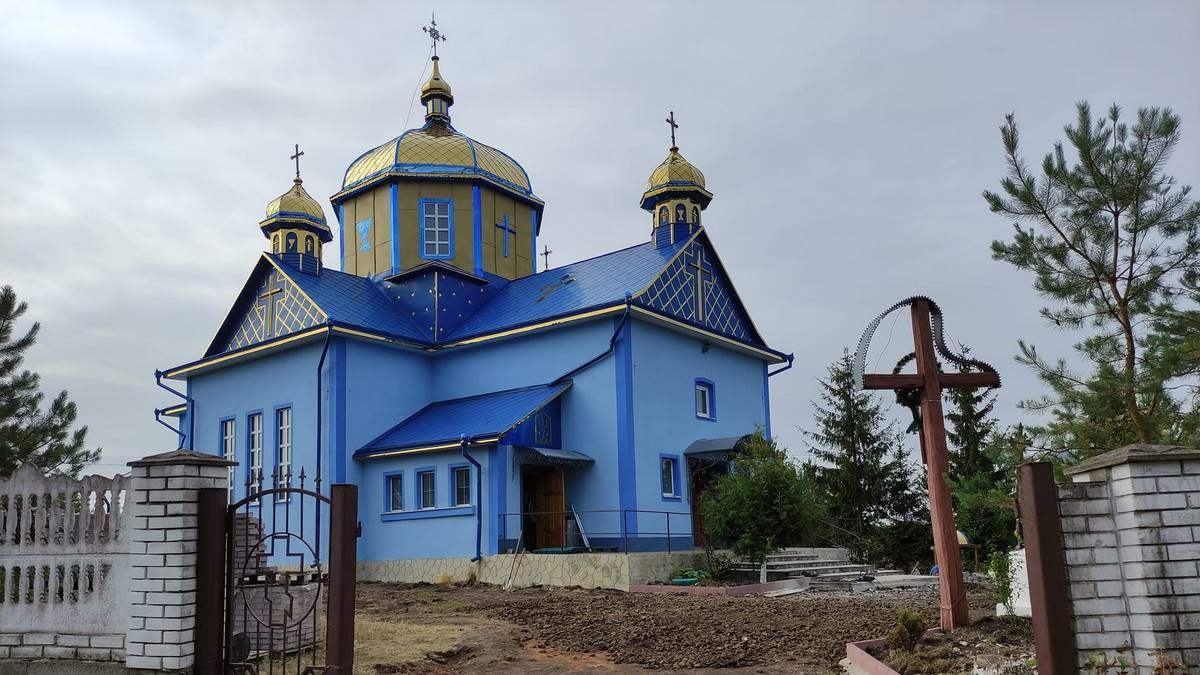 Як на Коломийщині люди своїми силами оновили духовну святиню