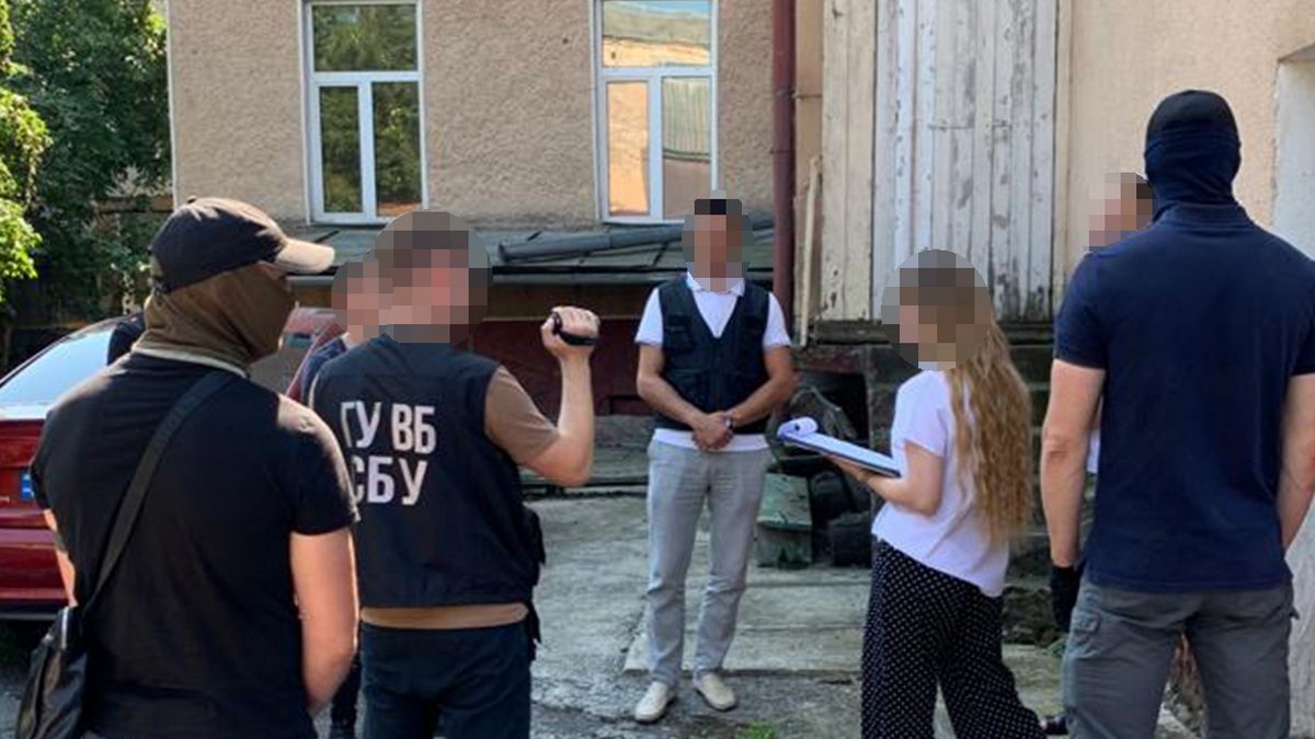 На Прикарпатті посадовець хотів "зам'яти" справу за 3000 доларів 1