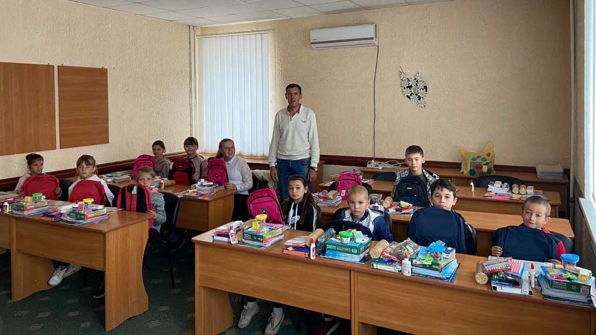 Діти Городенківщини отримали набори школяра безкоштовно 1