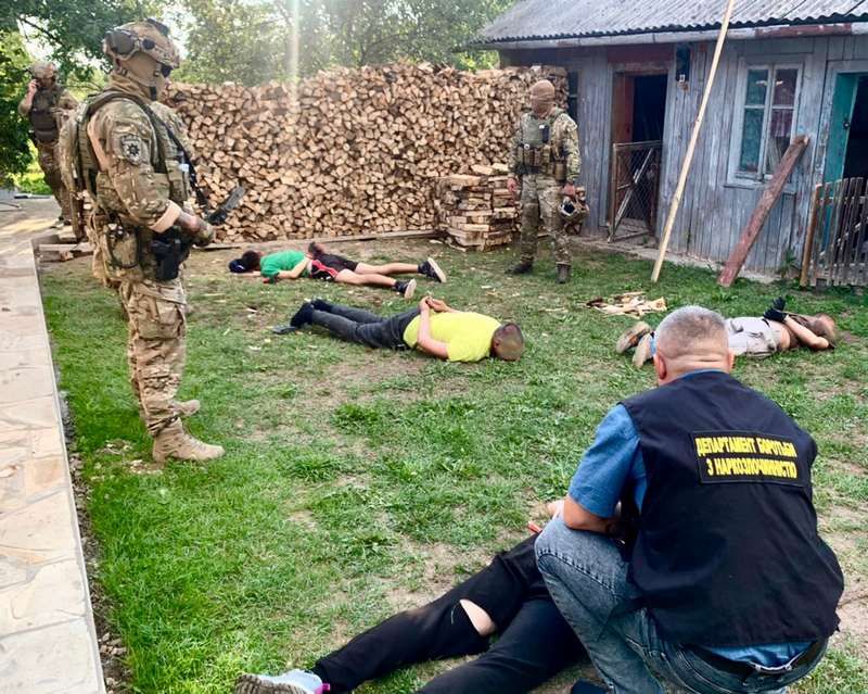 Ціла група наркодилерів працювала в Коломиї та Надвірній 2
