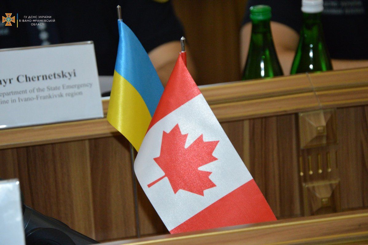 Канадійці передали рятувальникам Прикарпаття сучасне спорядження і готують навчання 3