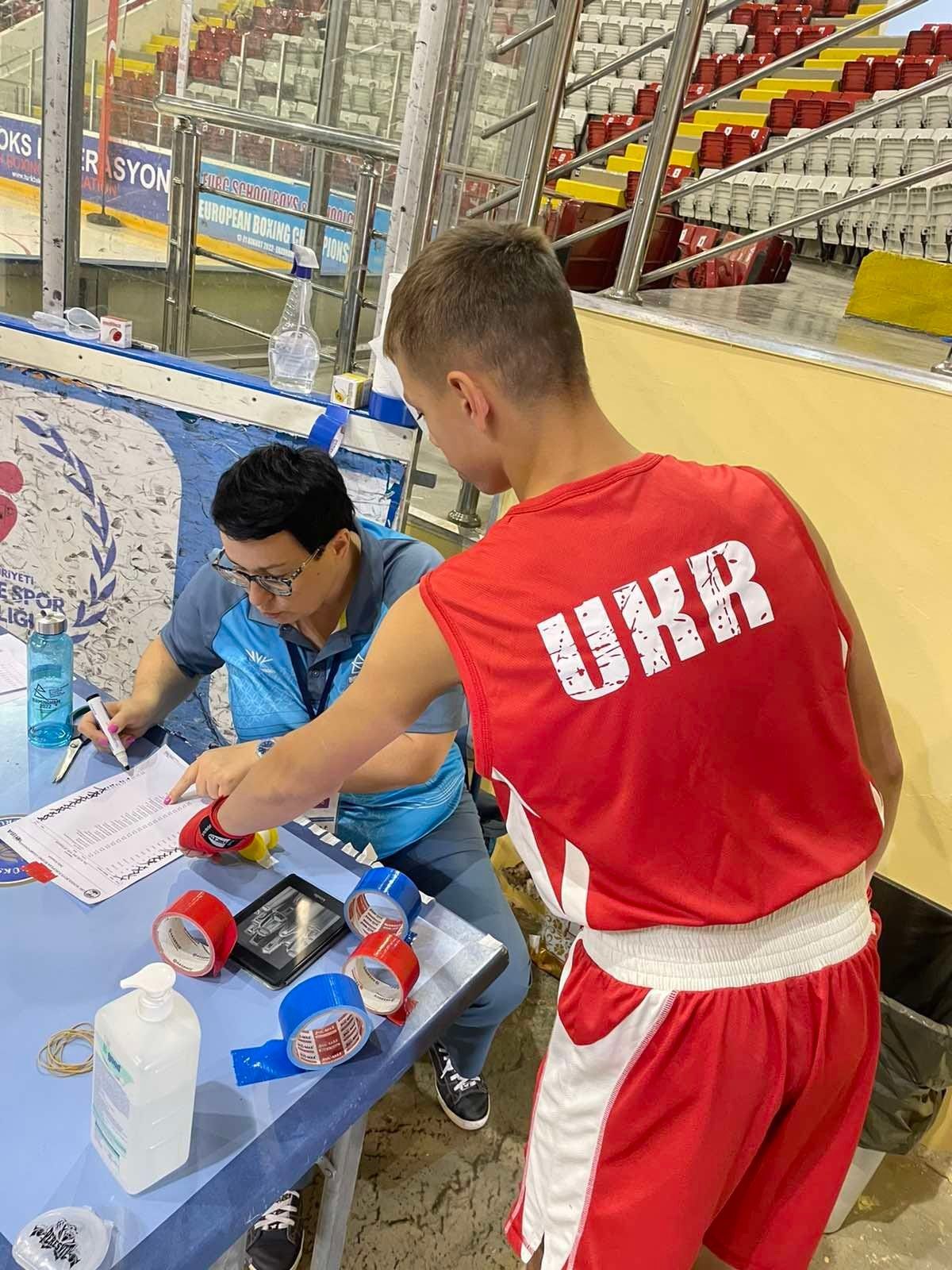 Коломийський боксер вийшов в у півфінал Чемпіонату Європи з боксу 2