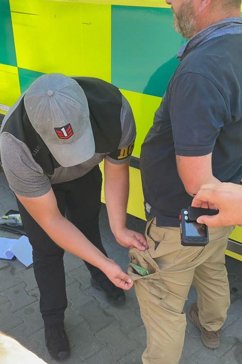 Аферисти хотіли продати карету швидкої, яка надійшла на Прикарпаття як гуманітарна допомога 1