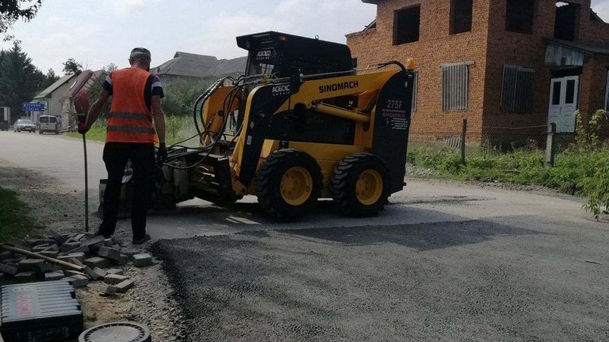 У Городенці продовжують ремонтувати дорогу 1
