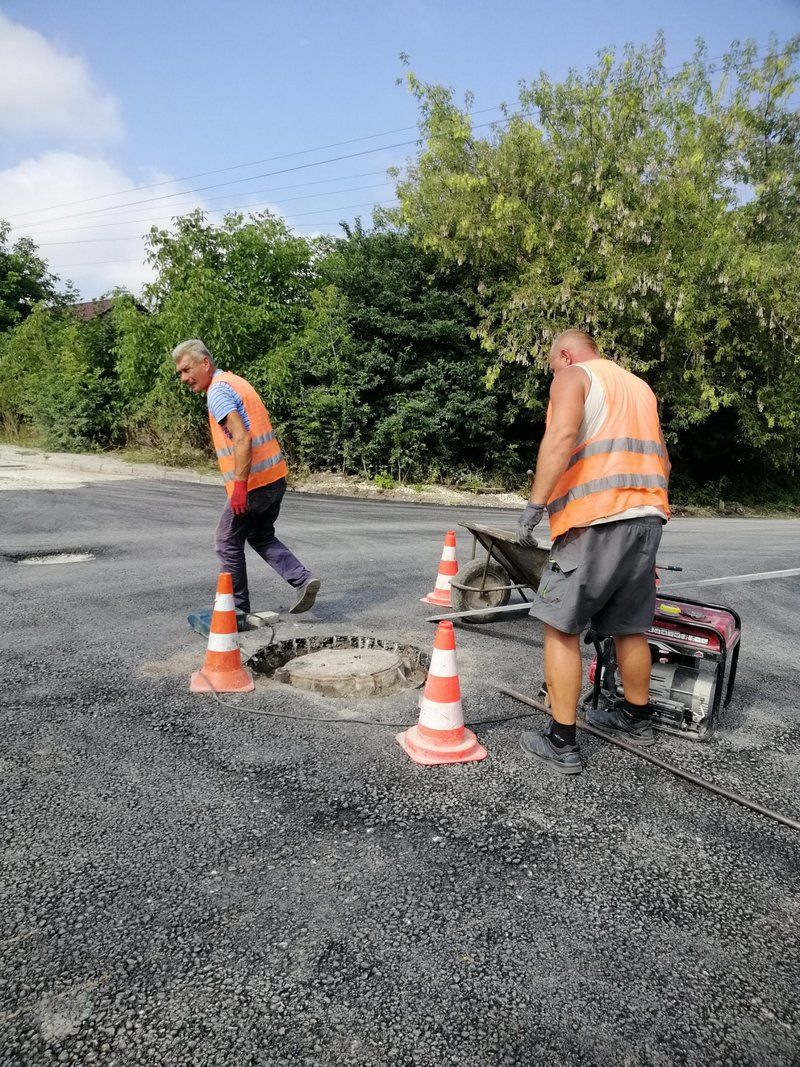 У Городенці продовжують ремонтувати дорогу 3