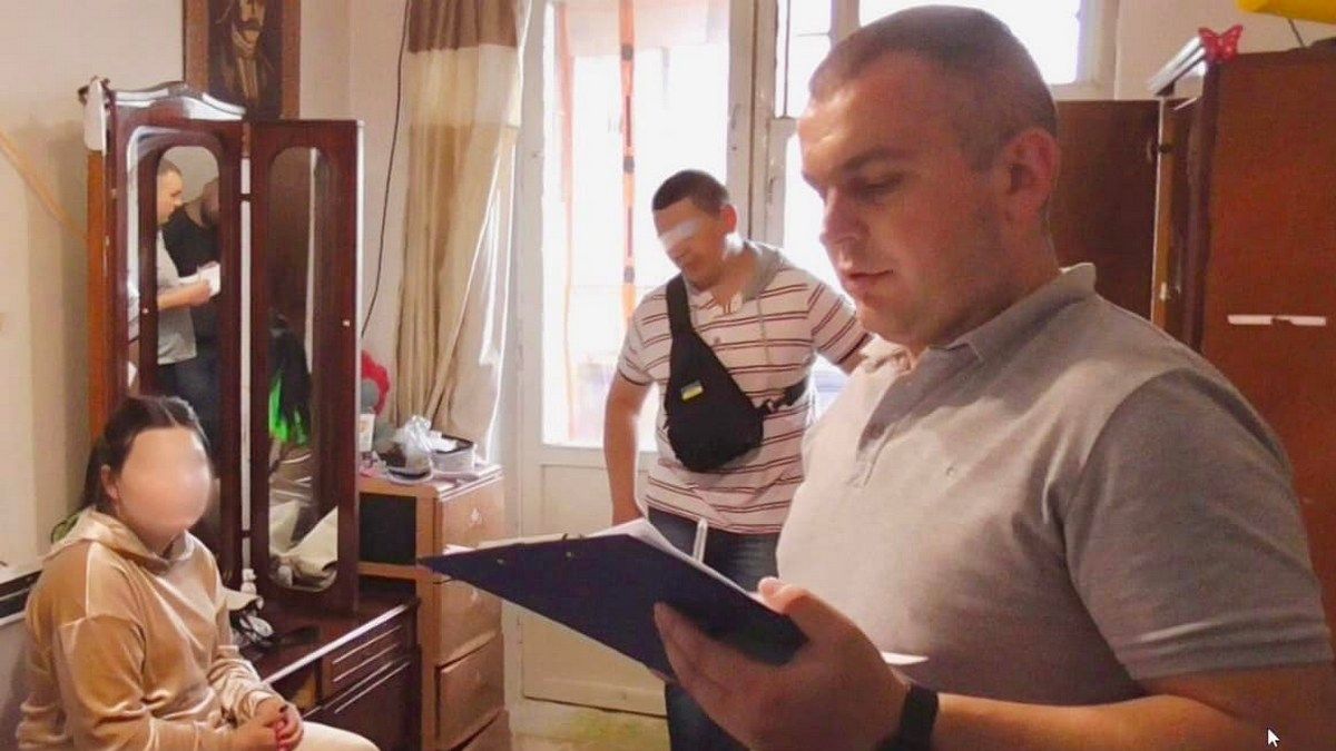 50 тис грн за неіснуючий одяг | поліцейські спіймали шахрайку 1