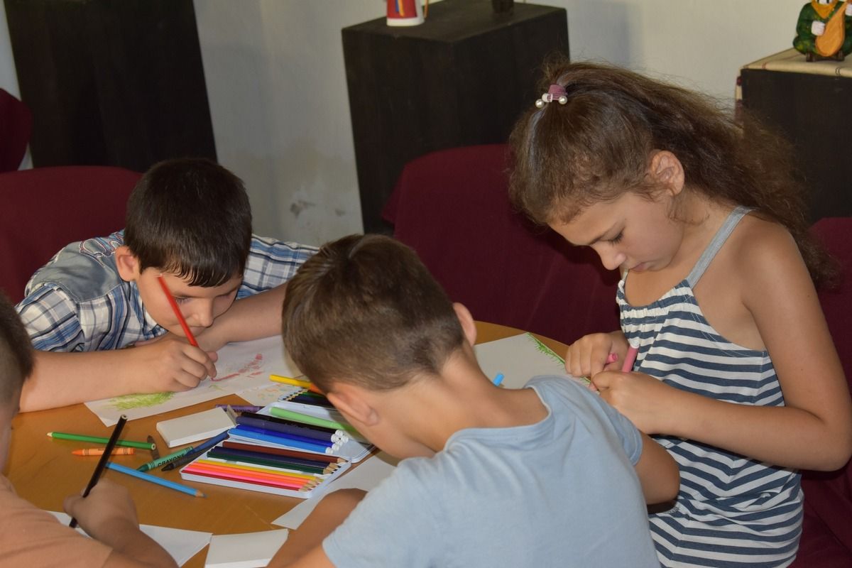 Малюнки коломийських дітей стануть принтом для футболок 10