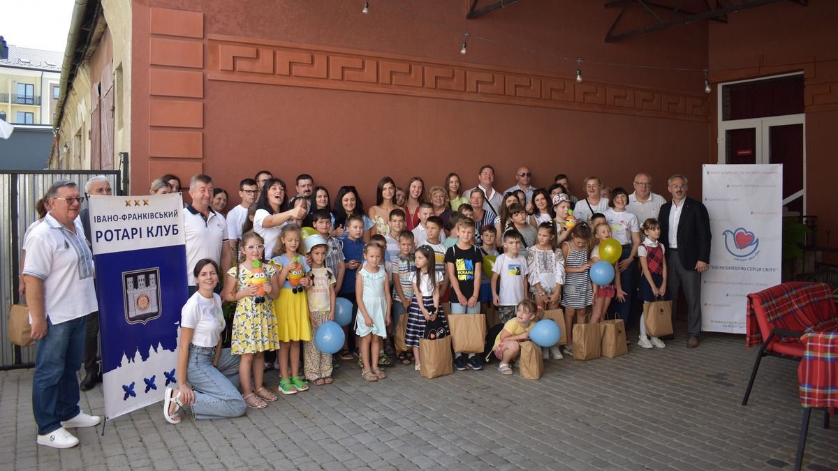 Малюнки коломийських дітей стануть принтом для футболок