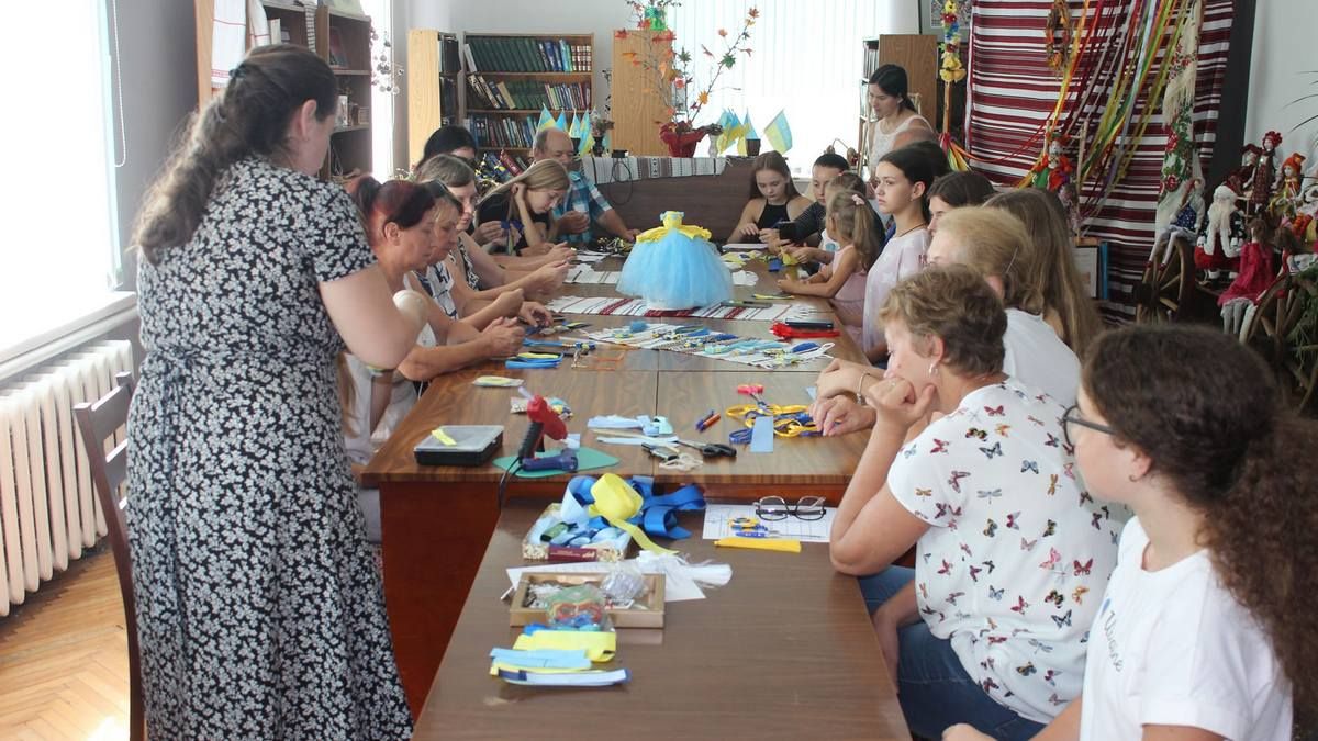 Як у Печеніжині виготовляли патріотичні обереги 2