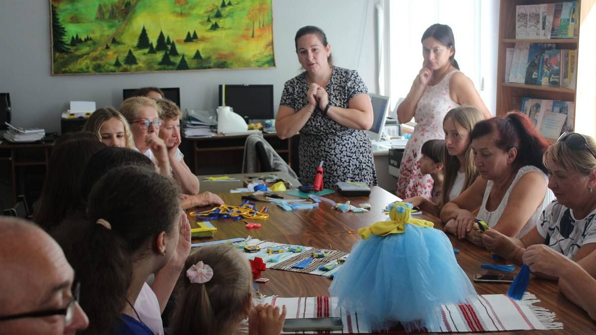 Як у Печеніжині виготовляли патріотичні обереги 4