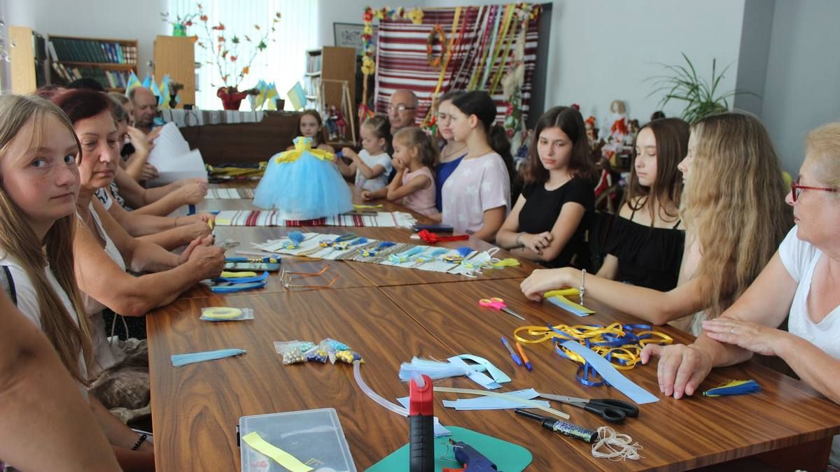 Як у Печеніжині виготовляли патріотичні обереги 3