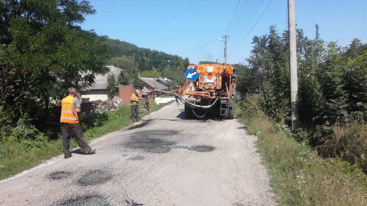У Незвиську дороги дочекалися ремонту 2