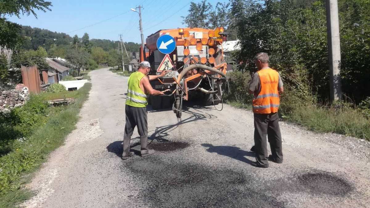 У Незвиську дороги дочекалися ремонту 6