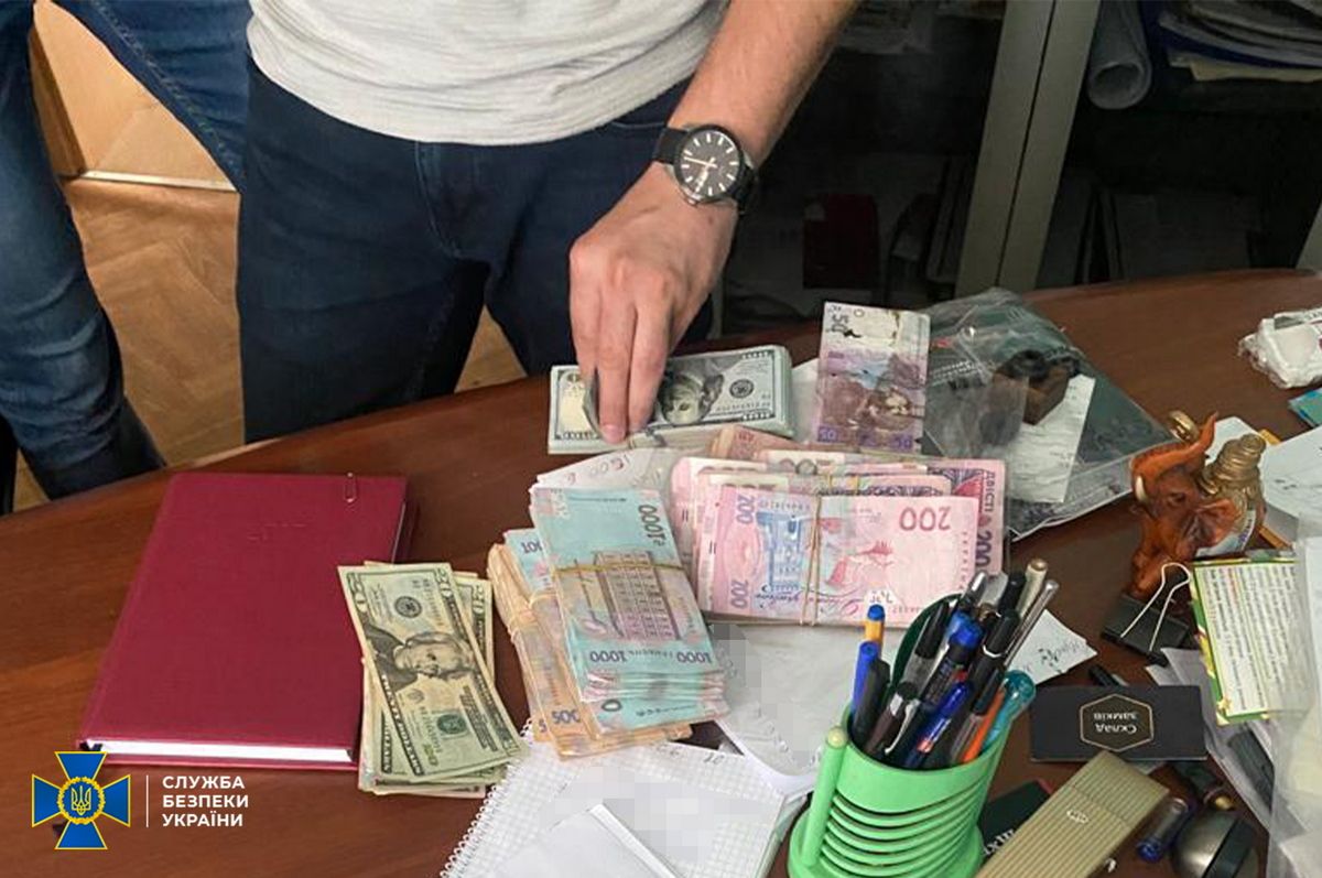 Торгували гуманітарною допомогою: поліція затримала псевдоволонтерів 2