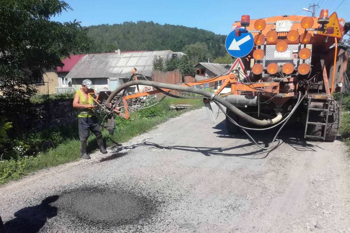 У Незвиську дороги дочекалися ремонту 5